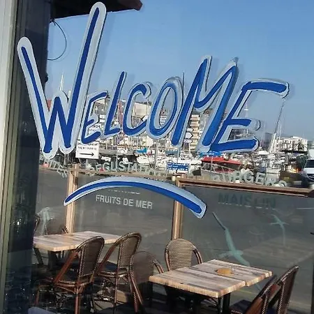 L' R Du Port كورسول-سور-مار